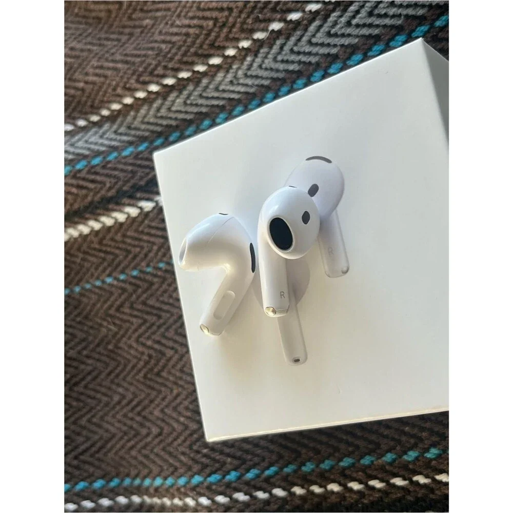 Apple AirPods 4 ANC Active Noise Cancellation USB-C With Box Bluetooth